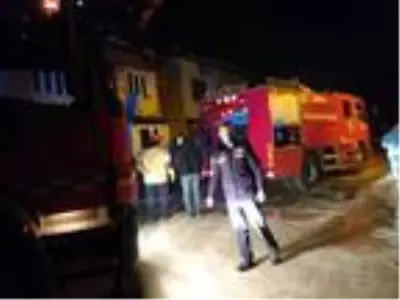 Yangına müdahale eden itfaiye eri çatıdan düştü Yangına müdahale eden itfaiye eri çatıdan düştü