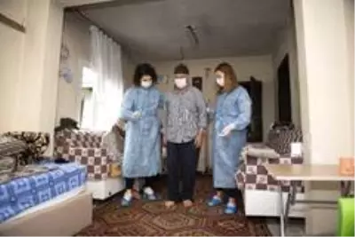 Yatalak Hasan amca, evde sağlık ve bakım ekiplerinin desteğiyle yeniden yürümeye başladı Yatalak Hasan amca, evde sağlık ve bakım ekiplerinin desteğiyle yeniden yürümeye başladı