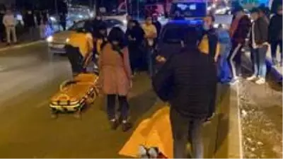 Yolun karşısına geçmeye çalışan kadınlara otomobil çarptı: 2 yaralı Yolun karşısına geçmeye çalışan kadınlara otomobil çarptı: 2 yaralı