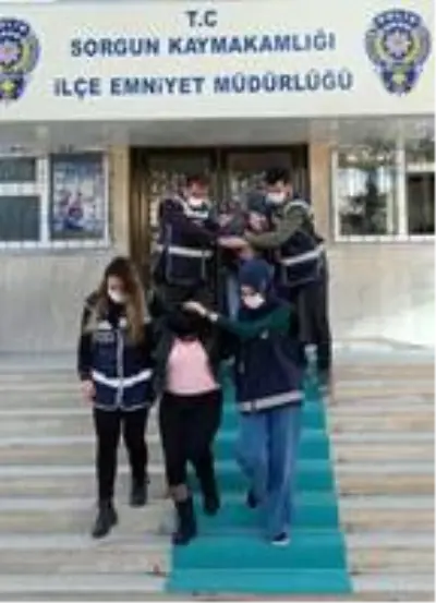Yozgat'ta sahte altın bozduran 1'i kadın 2 kişi kamerada Yozgat'ta sahte altın bozduran 1'i kadın 2 kişi kamerada