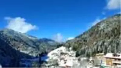 Yüksek kesimlerde kar yağışı etkili oluyor Yüksek kesimlerde kar yağışı etkili oluyor