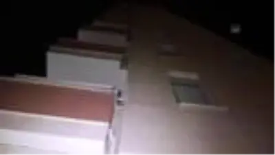 1. kat penceresinden otomobilin üzerine düşen tamirci yaralandı 1. kat penceresinden otomobilin üzerine düşen tamirci yaralandı