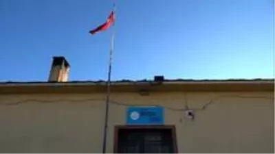 24 yıllık Ağrılı Öğretmen, meslek hayatını köy okulu öğrencileri ile renklendiriyor 24 yıllık Ağrılı Öğretmen, meslek hayatını köy okulu öğrencileri ile renklendiriyor
