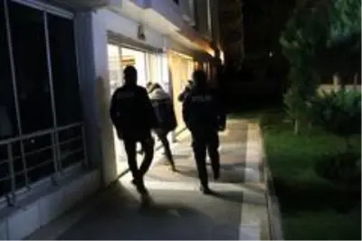 Şanlıurfa merkezli 4 ilde dolandırıcılık operasyonu: 30 gözaltı Şanlıurfa merkezli 4 ilde dolandırıcılık operasyonu: 30 gözaltı