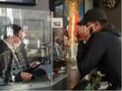 300 bin Euro'yu takside unutan turist 300 bin Euro'yu takside unutan turist