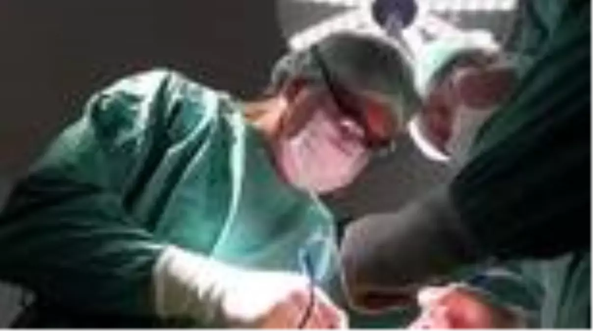 31 yıldır hasret kaldığı ayakkabılarına kavuşmanın mutluluğunu yaşıyor