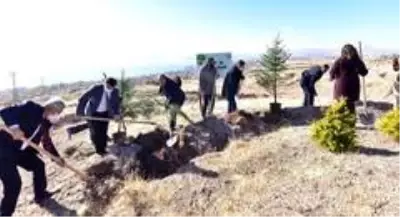 Ahlat'ta 'Öğretmen Hatıra Ormanı' oluşturuldu Ahlat'ta 'Öğretmen Hatıra Ormanı' oluşturuldu