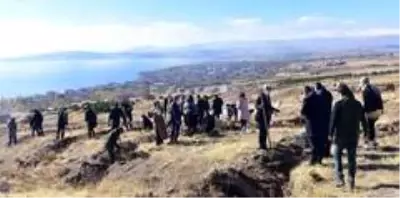 Ahlat'ta 'Öğretmen Hatıra Ormanı' oluşturuldu Ahlat'ta 'Öğretmen Hatıra Ormanı' oluşturuldu