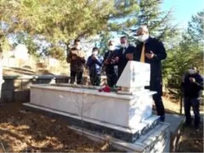 Ahlat'ta vefat etmiş öğretmenlerin kabirleri ziyaret edildi Ahlat'ta vefat etmiş öğretmenlerin kabirleri ziyaret edildi