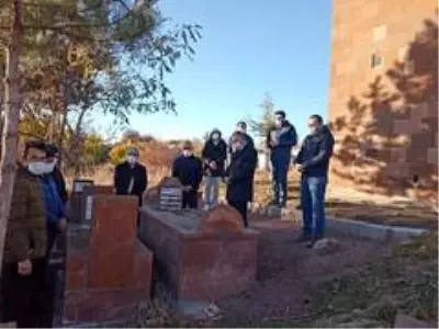 Ahlat'ta vefat etmiş öğretmenlerin kabirleri ziyaret edildi Ahlat'ta vefat etmiş öğretmenlerin kabirleri ziyaret edildi