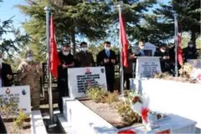 Son dakika: Ahlatlı şehitler şehadetlerinin yıldönümünde kabirleri başında anıldı Son dakika: Ahlatlı şehitler şehadetlerinin yıldönümünde kabirleri başında anıldı