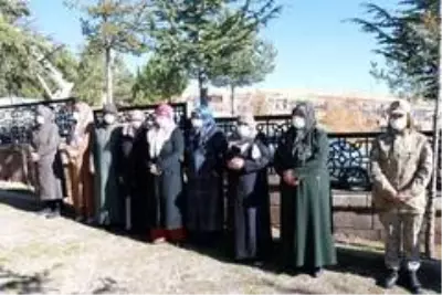 Son dakika: Ahlatlı şehitler şehadetlerinin yıldönümünde kabirleri başında anıldı Son dakika: Ahlatlı şehitler şehadetlerinin yıldönümünde kabirleri başında anıldı