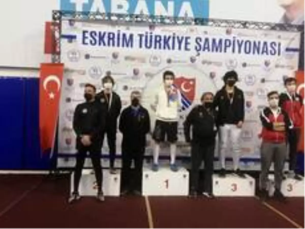 Akal Eskrimde Türkiye şampiyonu