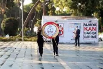 Alanya'da Öğretmenler Günü korona gölgesinde kutlandı Alanya'da Öğretmenler Günü korona gölgesinde kutlandı