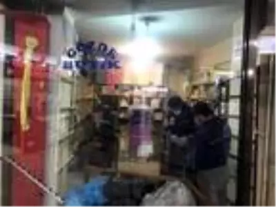 Amcasından kalan mağazadaki ürünleri, hayır kurumlarına bağışladı Amcasından kalan mağazadaki ürünleri, hayır kurumlarına bağışladı