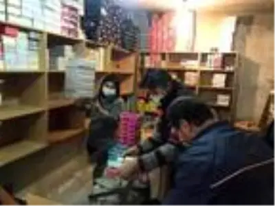 Amcasından kalan mağazadaki ürünleri, hayır kurumlarına bağışladı Amcasından kalan mağazadaki ürünleri, hayır kurumlarına bağışladı