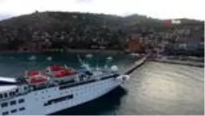 Antalya'da 3 dil bilen muhtar 40 milletten 15 bin yabancıya hizmet ediyor Antalya'da 3 dil bilen muhtar 40 milletten 15 bin yabancıya hizmet ediyor