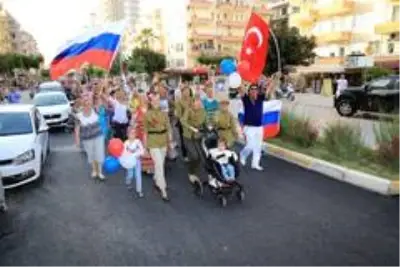 Antalya'da 3 dil bilen muhtar 40 milletten 15 bin yabancıya hizmet ediyor Antalya'da 3 dil bilen muhtar 40 milletten 15 bin yabancıya hizmet ediyor