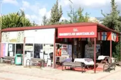 Antalya'da 3 dil bilen muhtar 40 milletten 15 bin yabancıya hizmet ediyor Antalya'da 3 dil bilen muhtar 40 milletten 15 bin yabancıya hizmet ediyor