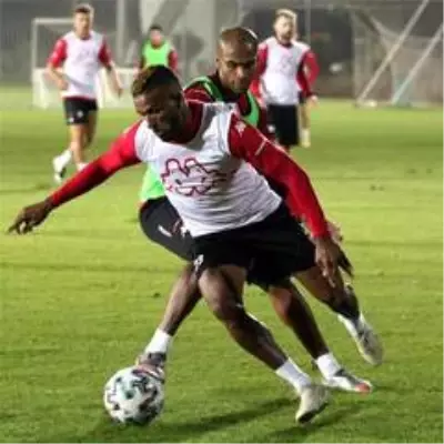 Antalyaspor'un kırmızı kartlarla başı dertte Antalyaspor'un kırmızı kartlarla başı dertte