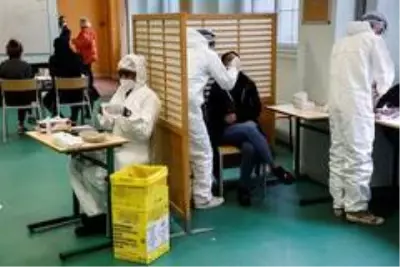 Avrupa'da Covid-19'a bağlı can kayıpları çığ gibi artıyor Avrupa'da Covid-19'a bağlı can kayıpları çığ gibi artıyor