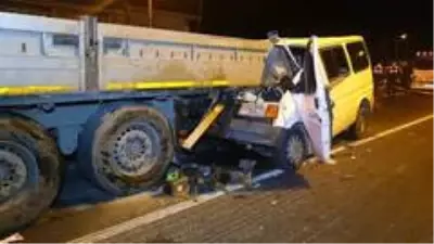Son Dakika | Aydın'da kamyonet tırın altına girdi: 1 ölü, 1 yaralı Son Dakika | Aydın'da kamyonet tırın altına girdi: 1 ölü, 1 yaralı
