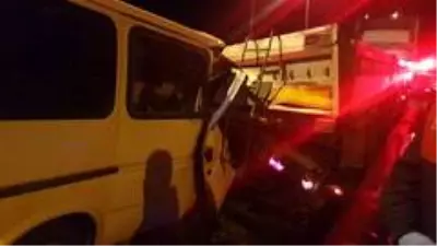 Son Dakika | Aydın'da kamyonet tırın altına girdi: 1 ölü, 1 yaralı Son Dakika | Aydın'da kamyonet tırın altına girdi: 1 ölü, 1 yaralı