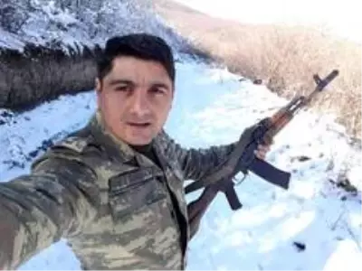 Azerbaycan şehidinin kabrinde Galatasaray bayrağı dalgalanıyor Azerbaycan şehidinin kabrinde Galatasaray bayrağı dalgalanıyor