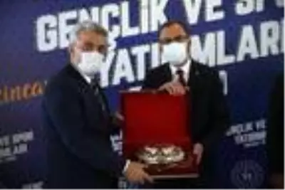 Kasapoğlu: 'Gençlerimizin istediği lokasyonlara potaları inşa ediyoruz' Kasapoğlu: 'Gençlerimizin istediği lokasyonlara potaları inşa ediyoruz'