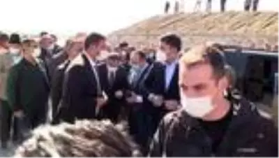 Bakan Kurum deprem konutlarını inceledi Bakan Kurum deprem konutlarını inceledi