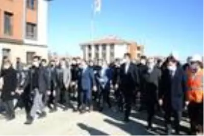 Bakan Kurum: 'Elazığ'da 19 bin 500 konuttan 2 bin 500'ünü tamamladık' Bakan Kurum: 'Elazığ'da 19 bin 500 konuttan 2 bin 500'ünü tamamladık'