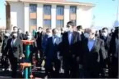 Bakan Kurum: 'Elazığ'da 19 bin 500 konuttan 2 bin 500'ünü tamamladık' Bakan Kurum: 'Elazığ'da 19 bin 500 konuttan 2 bin 500'ünü tamamladık'