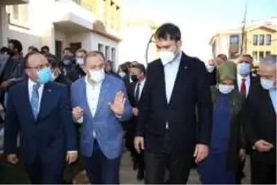 Bakan Kurum deprem konutlarını inceledi Bakan Kurum deprem konutlarını inceledi