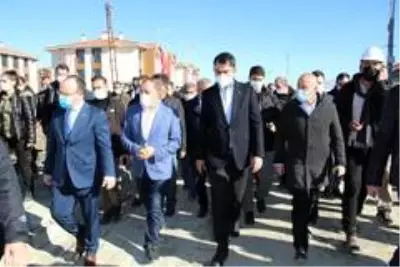 Bakan Kurum deprem konutlarını inceledi Bakan Kurum deprem konutlarını inceledi