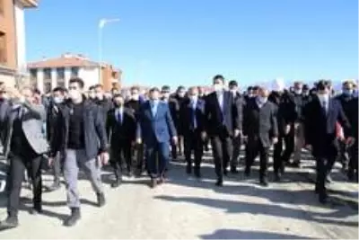 Bakan Kurum deprem konutlarını inceledi Bakan Kurum deprem konutlarını inceledi