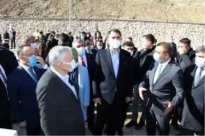 Bakan Kurum deprem konutlarını inceledi Bakan Kurum deprem konutlarını inceledi