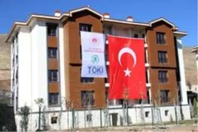 Bakan Kurum deprem konutlarını inceledi Bakan Kurum deprem konutlarını inceledi