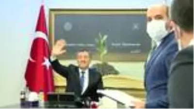 Bakan Selçuk, 81 il temsilcisi öğretmenlerle buluştu Bakan Selçuk, 81 il temsilcisi öğretmenlerle buluştu