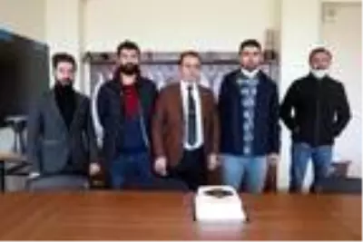Baklava ustasından öğretmenlere pasta jesti Baklava ustasından öğretmenlere pasta jesti