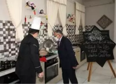 Başkan Büyükkılıç, kursiyerlere gilaborunun faydalarını anlattı Başkan Büyükkılıç, kursiyerlere gilaborunun faydalarını anlattı