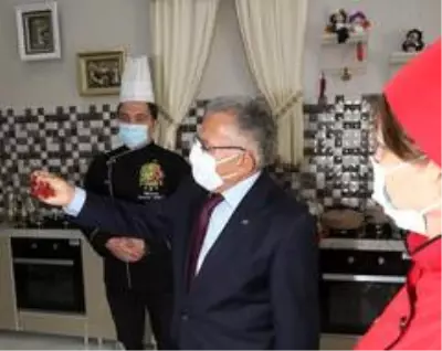 Başkan Büyükkılıç, kursiyerlere gilaborunun faydalarını anlattı Başkan Büyükkılıç, kursiyerlere gilaborunun faydalarını anlattı