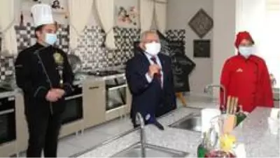Başkan Büyükkılıç, kursiyerlere gilaborunun faydalarını anlattı Başkan Büyükkılıç, kursiyerlere gilaborunun faydalarını anlattı
