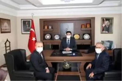 Başkan Büyükkılıç'tan ilçe ziyaretleri Başkan Büyükkılıç'tan ilçe ziyaretleri