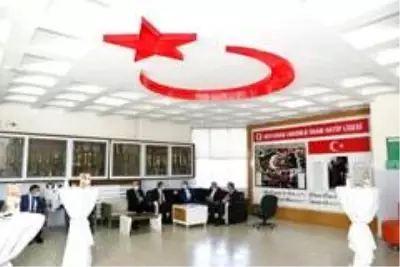 Başkan Kılınç'tan 5 bin öğretmene kitap hediye etti Başkan Kılınç'tan 5 bin öğretmene kitap hediye etti