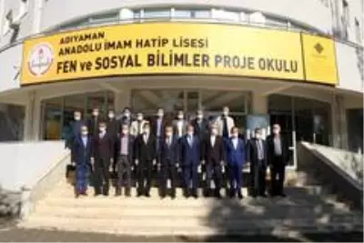 Başkan Kılınç'tan 5 bin öğretmene kitap hediye etti Başkan Kılınç'tan 5 bin öğretmene kitap hediye etti