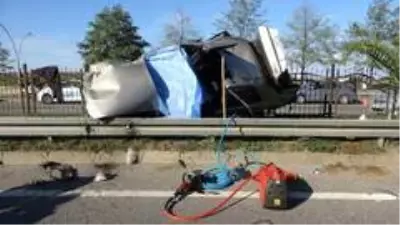 Bir annenin hayatını kaybettiği, 4 kişinin yaralandığı trafik kazasının görüntüleri ortaya çıktı Bir annenin hayatını kaybettiği, 4 kişinin yaralandığı trafik kazasının görüntüleri ortaya çıktı