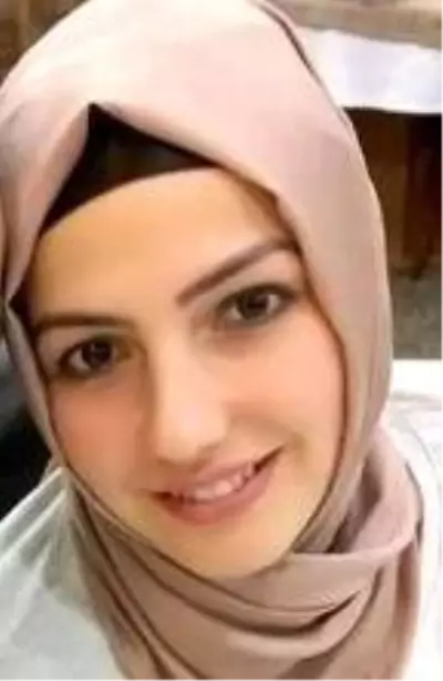 Bir annenin hayatını kaybettiği, 4 kişinin yaralandığı trafik kazasının görüntüleri ortaya çıktı Bir annenin hayatını kaybettiği, 4 kişinin yaralandığı trafik kazasının görüntüleri ortaya çıktı