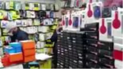 Bir ton 119 litre kaçak ve sahte içki ele geçirildi Bir ton 119 litre kaçak ve sahte içki ele geçirildi