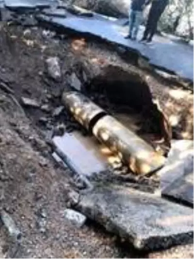 Son dakika haberleri! Bodrum'da yine su borusu patladı; yolda oluşan çukura düşen kamyonettekiler son anda kurtuldu Son dakika haberleri! Bodrum'da yine su borusu patladı; yolda oluşan çukura düşen kamyonettekiler son anda kurtuldu
