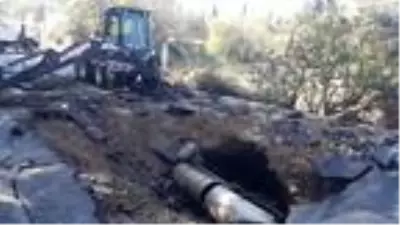 Son dakika haberleri! Bodrum'da yine su borusu patladı; yolda oluşan çukura düşen kamyonettekiler son anda kurtuldu Son dakika haberleri! Bodrum'da yine su borusu patladı; yolda oluşan çukura düşen kamyonettekiler son anda kurtuldu
